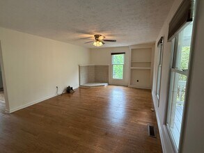 8 Terri Dr in Asheville, NC - Building Photo - Building Photo