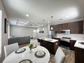 4004 La Vista Ave, Unit 1 in McAllen, TX - Foto de edificio - Building Photo