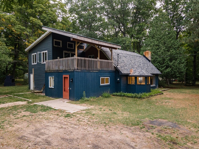 10944 N Mackinaw Hwy in Carp Lake, MI - Building Photo - Building Photo