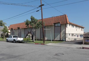 Flora Vista Palms in Bellflower, CA - Building Photo