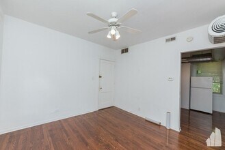 1940 W Winona St in Chicago, IL - Building Photo - Building Photo