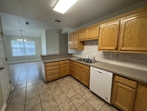 1828 N Paddock Ave in Stephenville, TX - Building Photo - Building Photo