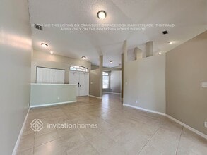 102 Royal Ct in Royal Palm Beach, FL - Building Photo - Building Photo