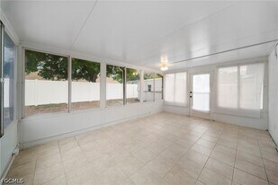 15624 Sunny Crest Ln in Ft. Myers, FL - Building Photo