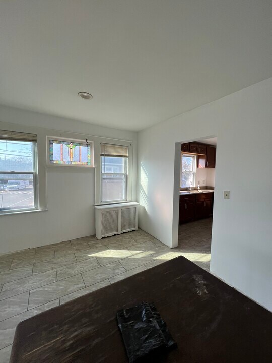 122 Broughton Ave in Bloomfield, NJ - Building Photo