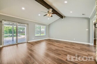 7549 David Dr in North Richland Hills, TX - Foto de edificio - Building Photo