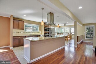 13160 Ruby Lace Ct in Herndon, VA - Building Photo - Building Photo
