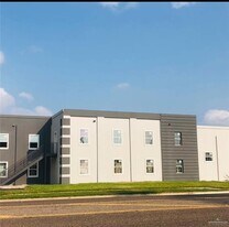 16 Broadway St in Elsa, TX - Building Photo