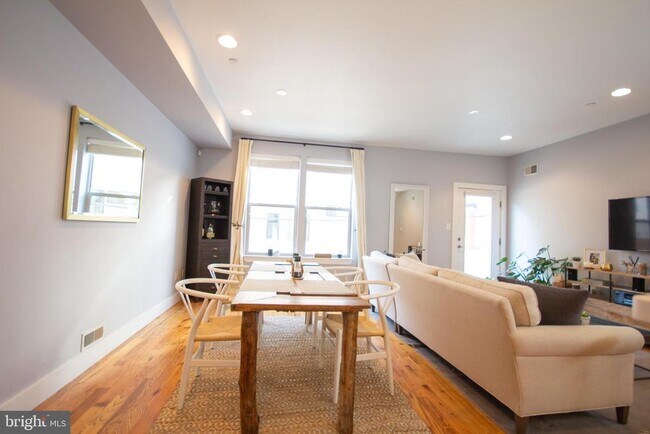 738 N 19th St in Philadelphia, PA - Building Photo - Building Photo