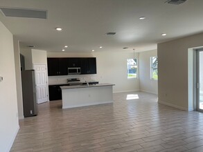 922 NE 19th St in Cape Coral, FL - Building Photo - Building Photo