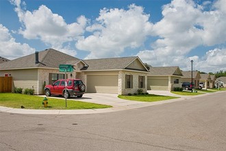 Aspen Heights South in Waco, TX - Building Photo - Building Photo