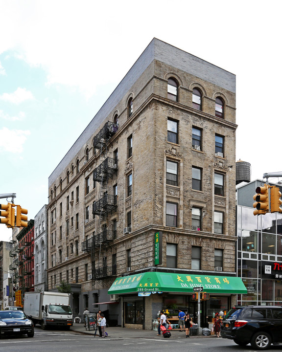 289 Grand St in New York, NY - Building Photo