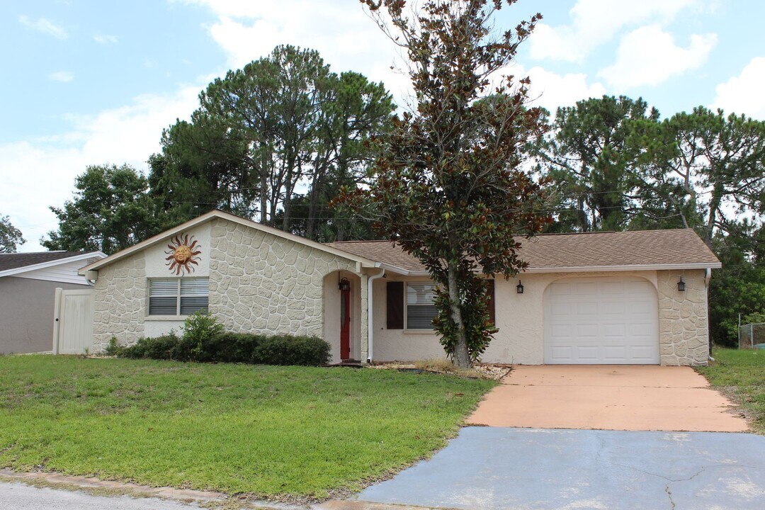 6812 Roosevelt Dr in Port Richey, FL - Building Photo