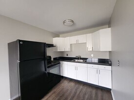 Sunrise at Lincoln in Madison Heights, MI - Building Photo