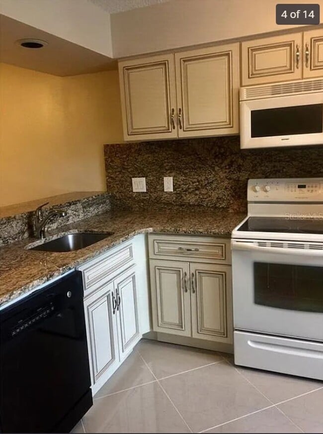 4739 Myrtle Oak Dr in New Port Richey, FL - Building Photo - Building Photo