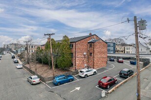 10 Roberts St in Somerville, MA - Building Photo