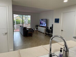 820 Sorrento Dr in Weston, FL - Building Photo - Building Photo