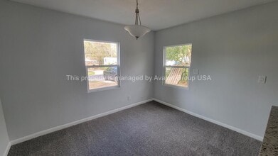 5230 Amazon Ave in Jacksonville, FL - Foto de edificio - Building Photo