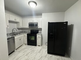 1619 N Vinita Ave in Tahlequah, OK - Building Photo