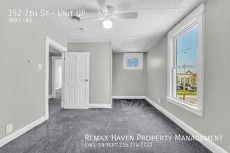 352 7th St in Elyria, OH - Foto de edificio - Building Photo