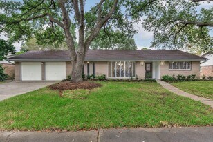5470 Darnell St in Houston, TX - Building Photo
