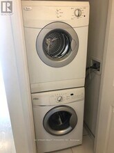 88 Sheppard Ave E in Toronto, ON - Building Photo - Building Photo