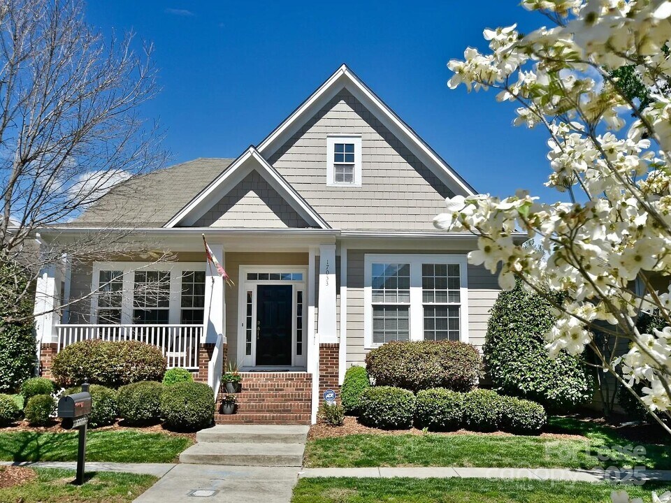 17033 Carlton Way Rd in Huntersville, NC - Building Photo