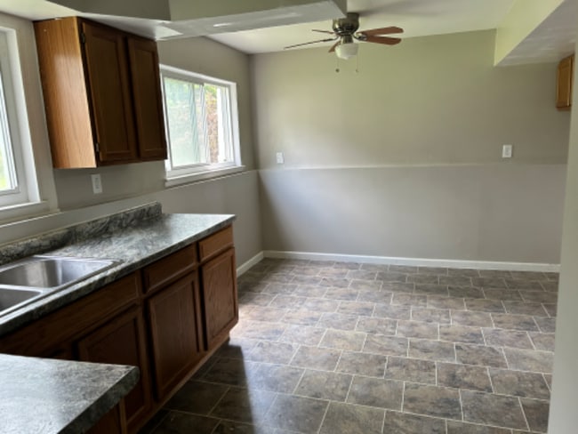 1398 E Juliah Ave in Flint, MI - Foto de edificio - Building Photo