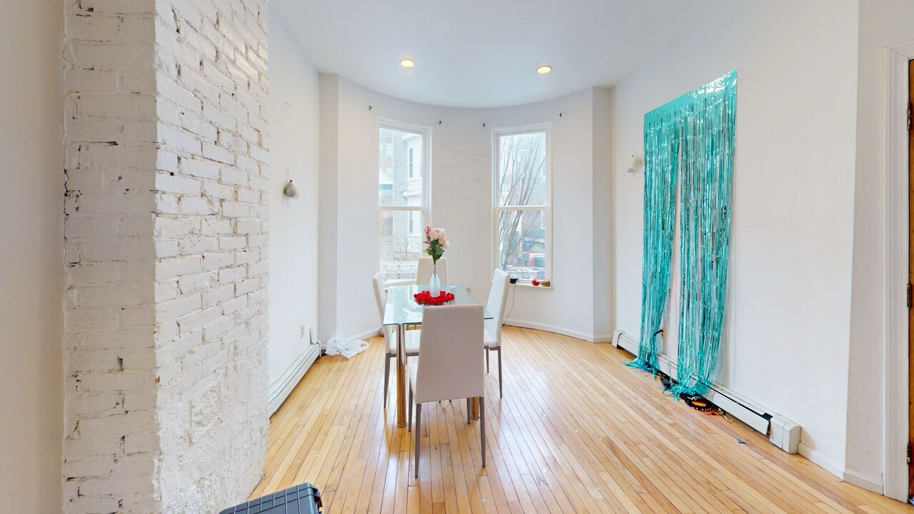 33 Delle Ave, Unit 1 in Boston, MA - Building Photo