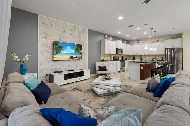 8885 Qin Lp in Kissimmee, FL - Foto de edificio - Building Photo