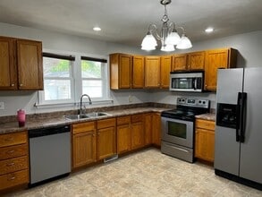 4442 Rushmore Dr NE in Cedar Rapids, IA - Building Photo - Building Photo