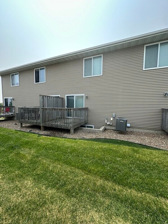 1121 Prairie Rose Dr SW in Cedar Rapids, IA - Foto de edificio