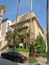 1936 Whitley Ave in Los Angeles, CA - Foto de edificio - Building Photo