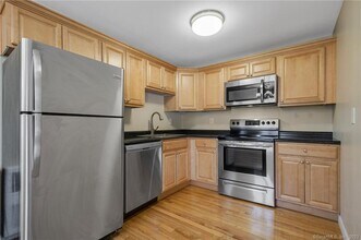 115 S Main St in West Hartford, CT - Building Photo - Building Photo