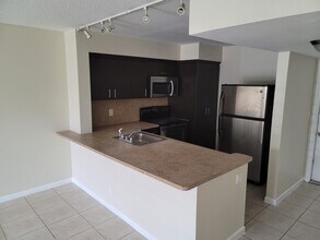 3737 N Pine Island Rd in Sunrise, FL - Building Photo - Building Photo