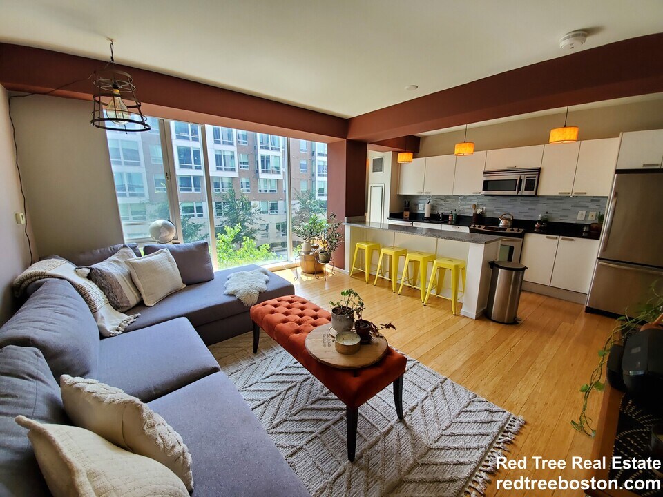 2 Earhart St, Unit 312 in Cambridge, MA - Building Photo