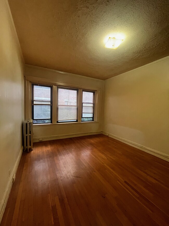 57 Linden Ave, Unit 5