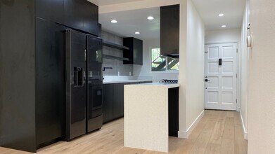 6474 Cavalleri Rd, Unit 6474 in Malibu, CA - Building Photo - Building Photo