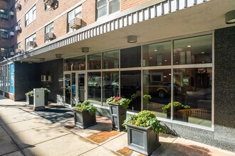 Riverwest Condominiums in Philadelphia, PA - Building Photo - Building Photo
