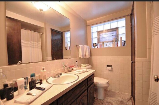 6225 W 64th Pl, Unit b in Chicago, IL - Foto de edificio - Building Photo