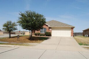 1232 Sweetwater Dr in Burleson, TX - Building Photo