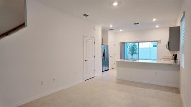 3240 Skyline Lp in Kissimmee, FL - Building Photo - Building Photo