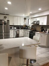 22 Broadlawn Park, Unit 24 in Chestnut Hill, MA - Building Photo - Building Photo