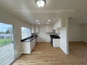 12171 Dry Creek Rd in Auburn, CA - Foto de edificio - Building Photo