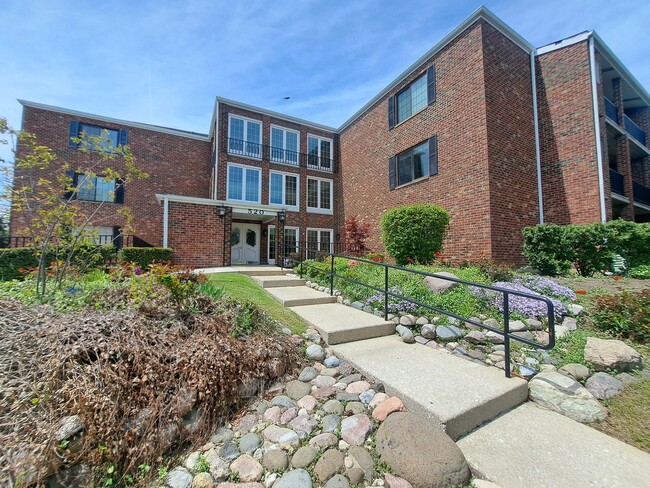 property at 520 Biesterfield Rd