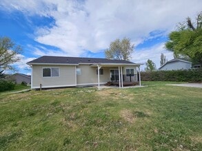 822 Lakeview Dr in Stansbury Park, UT - Building Photo - Building Photo