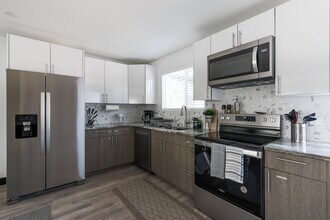 10009 Des Moines Memorial Dr S, Unit 4 in Tukwila, WA - Foto de edificio - Building Photo