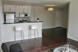 City Park View Apartments in Los Angeles, CA - Building Photo - Interior Photo