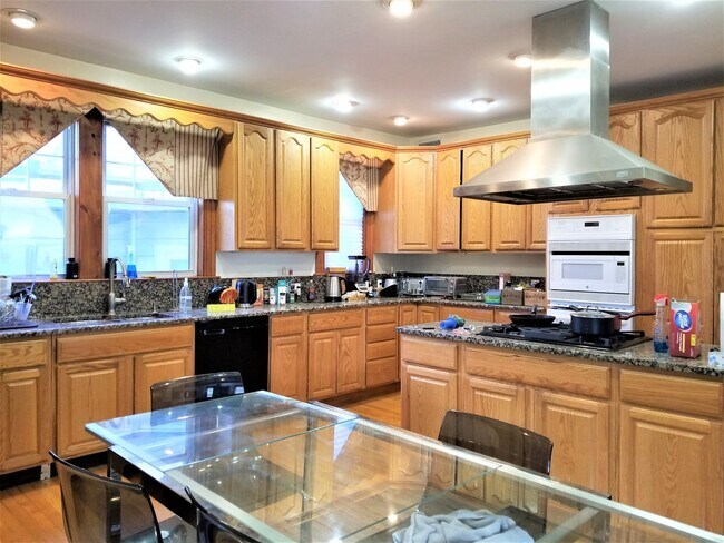 38 Babcock St in Brookline, MA - Building Photo - Building Photo