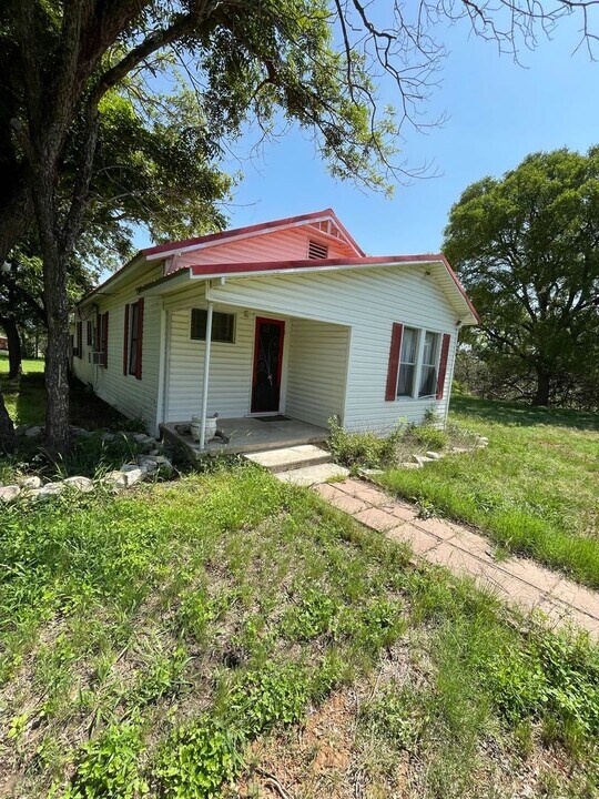9449 US-183 in Briggs, TX - Building Photo